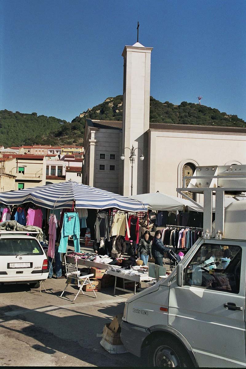 Berchidda: Markt auf der Piazza del Popolo